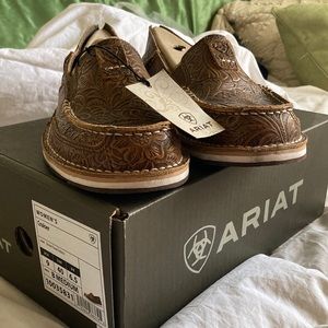 Ariat Women’s cruiser Brown floral Emboss